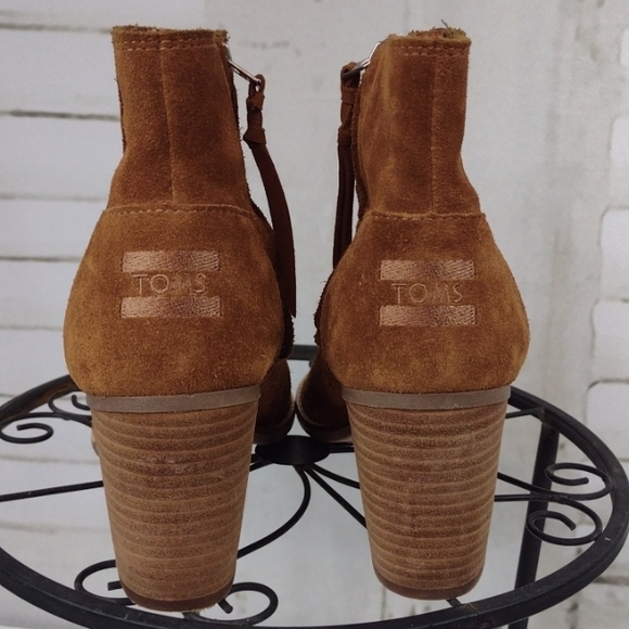 Toms Brown Suede Booties, Size 9 - Picture 4 of 5